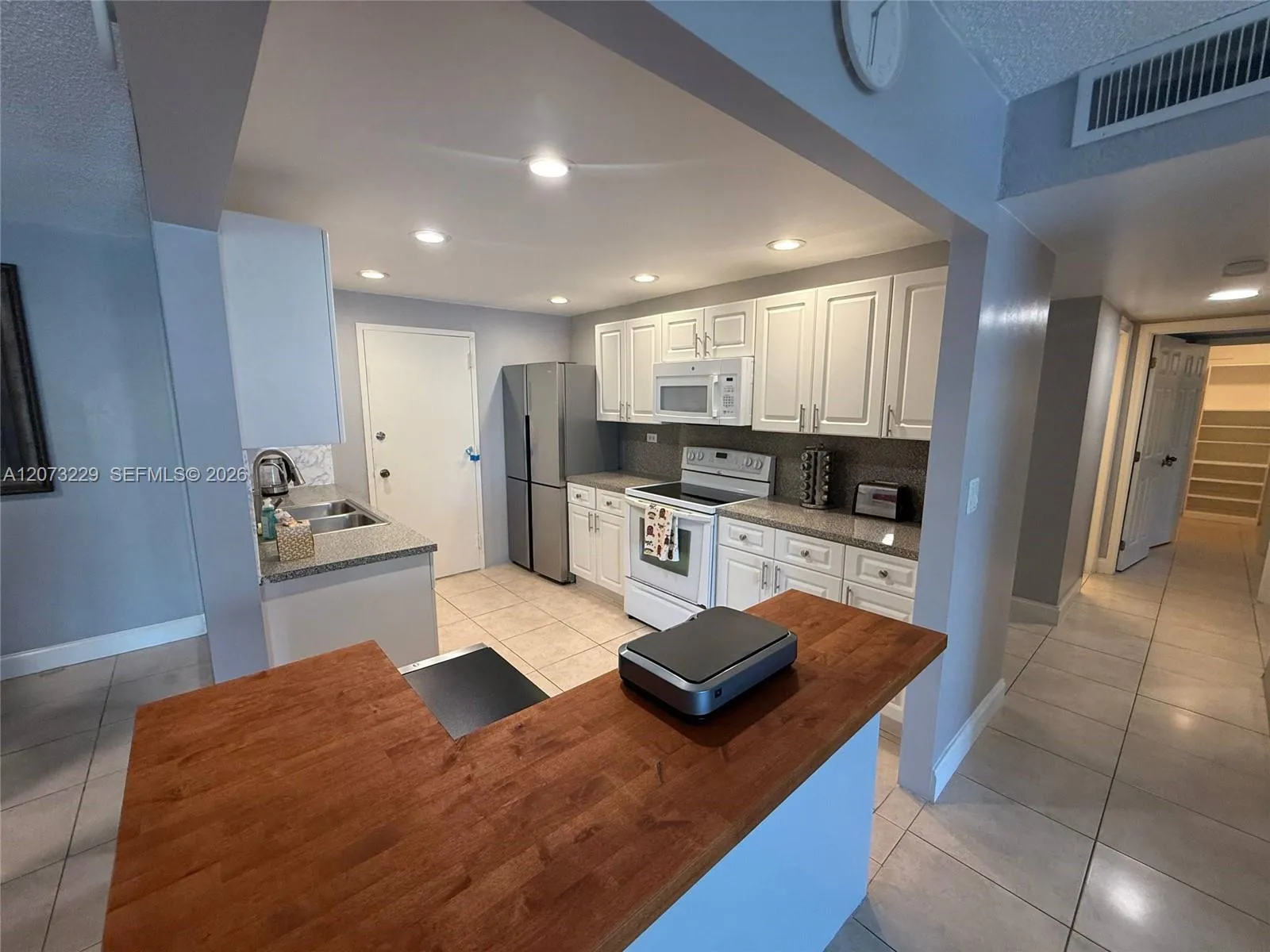 Foto de propiedad en 800 NE 195th Street 211, Miami, FL 33179 Miami con MLS#