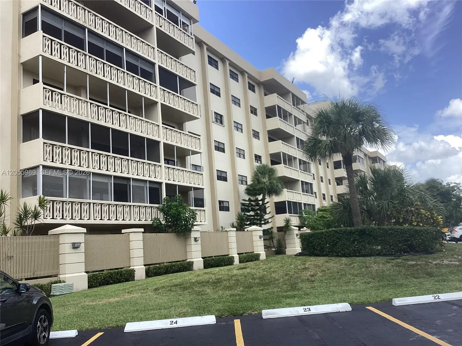 Foto de propiedad en 800 NE 195th Street 415, Miami, FL 33179 Miami con MLS# 