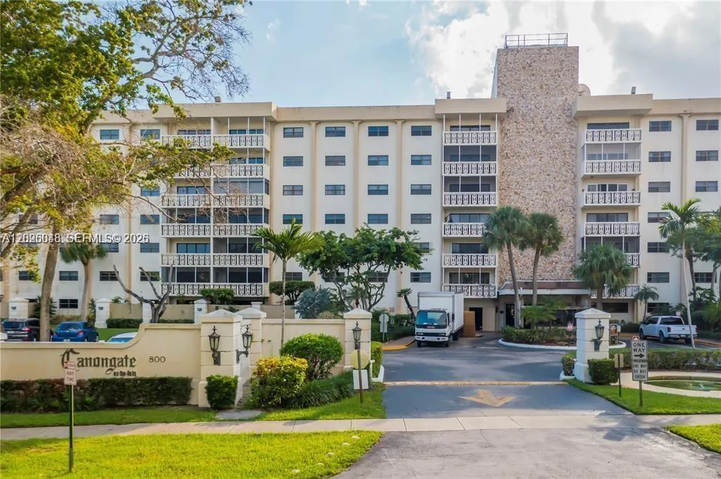Foto de propiedad en 800 NE 195th Street 720, Miami, FL 33179 Miami con MLS# 