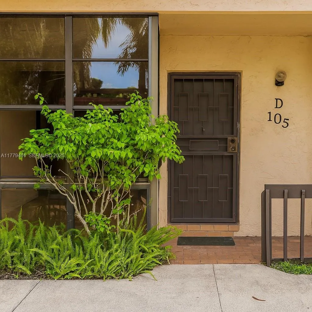 Foto de propiedad en 800 NE 199th Street 105D, Miami, FL 33179 Miami con MLS# 