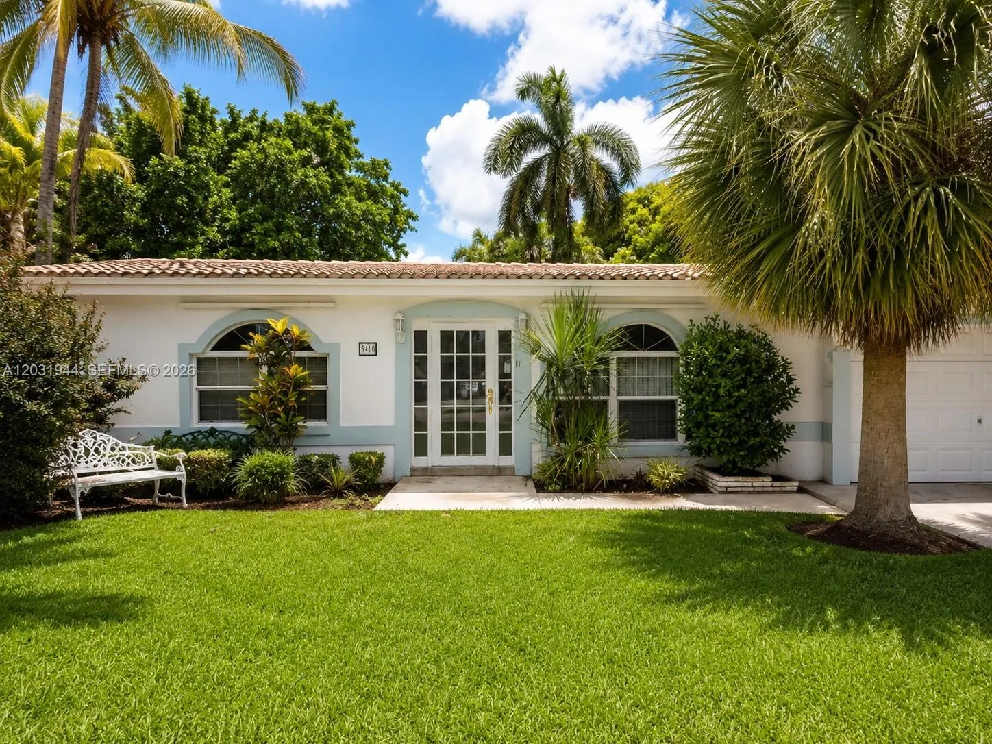 En Venta 800 NE 2nd Court, Hallandale Beach, FL 33009, Hallandale Beach, FL 33009