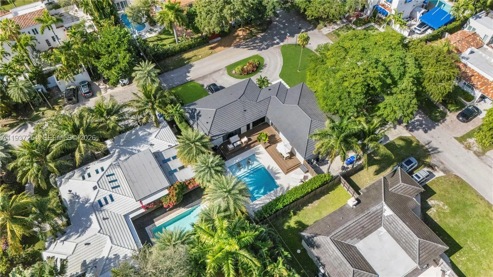 Foto de propiedad en 800 NE 72nd Street, Miami, FL 33138 Miami con MLS# 