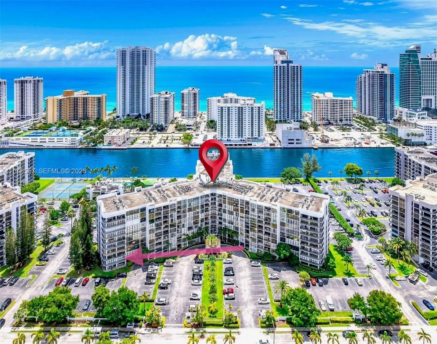 Foto de propiedad en 800 Parkview Drive 230, Hallandale Beach, FL 33009 Hallandale Beach con MLS# 