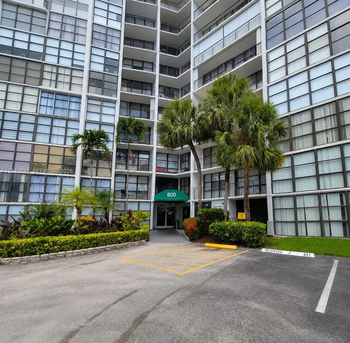 Foto de propiedad en 800 Parkview Drive 512, Hallandale Beach, FL 33009 Hallandale Beach con MLS# 