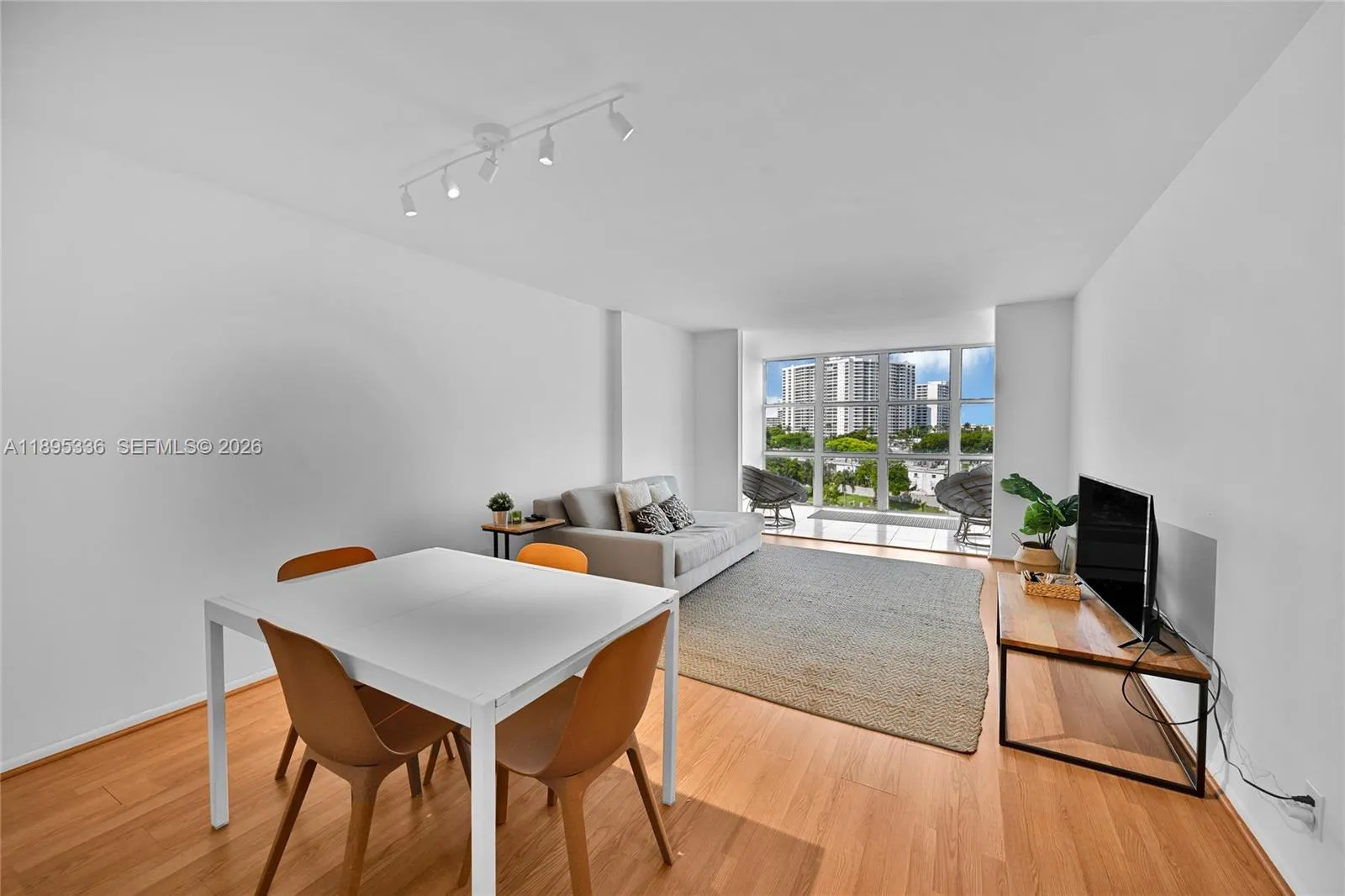 Foto de propiedad en 800 Parkview Drive 605, Hallandale Beach, FL 33009 Hallandale Beach con MLS#