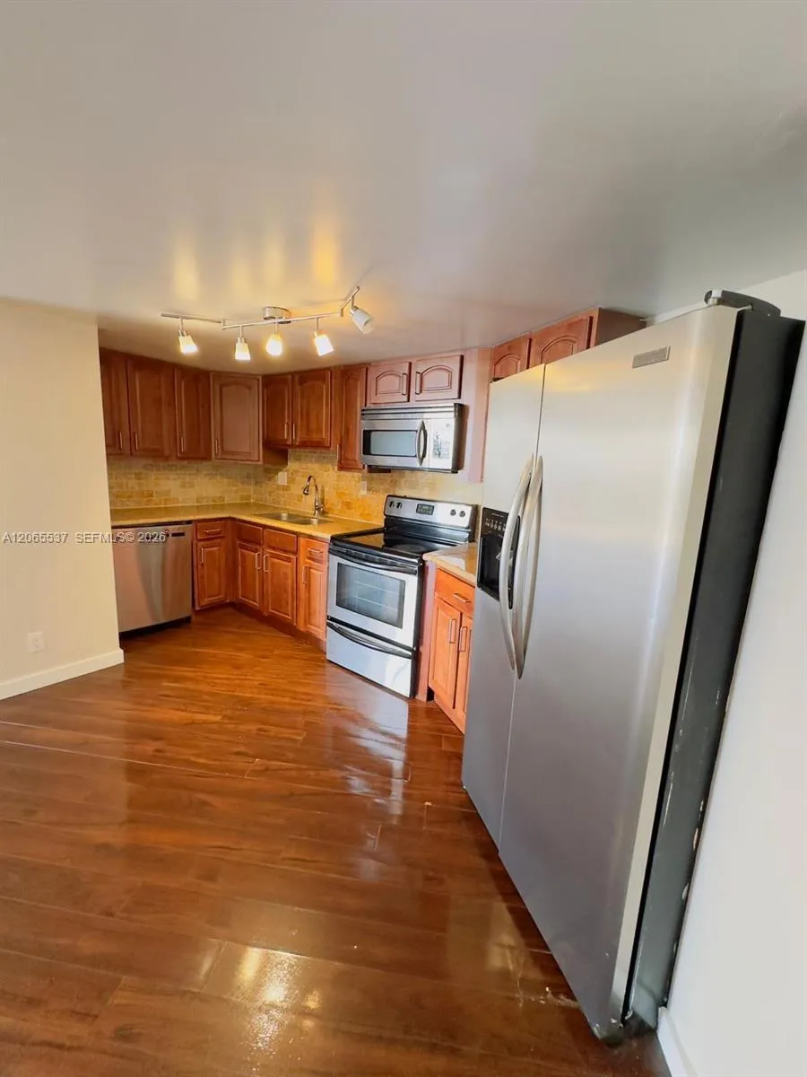 Foto de propiedad en 800 Parkview Drive 611, Hallandale Beach, FL 33009 Hallandale Beach con MLS#