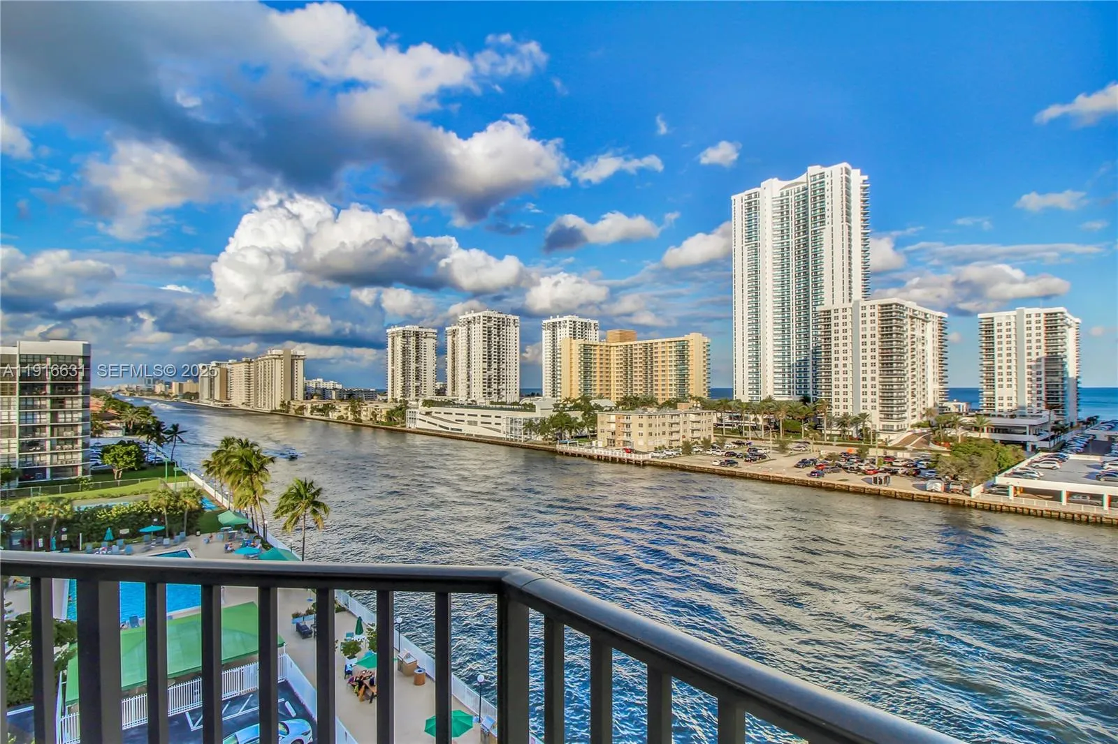 Foto de propiedad en 800 Parkview Drive 821, Hallandale Beach, FL 33009 Hallandale Beach con MLS# 