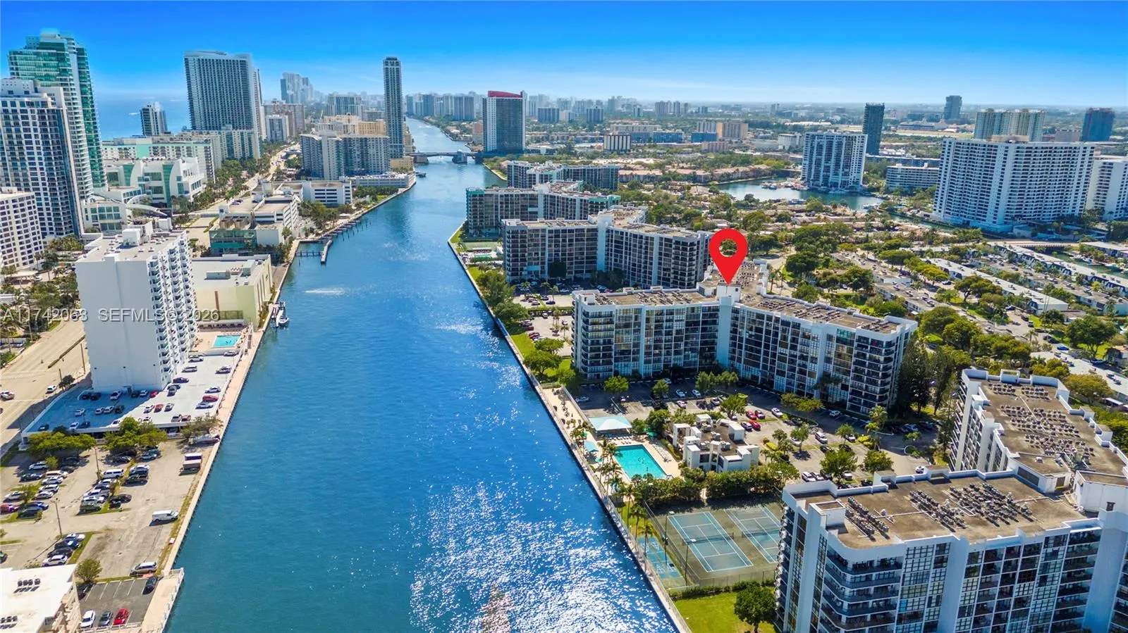 Foto de propiedad en 800 Parkview Drive 909, Hallandale Beach, FL 33009 Hallandale Beach con MLS# 