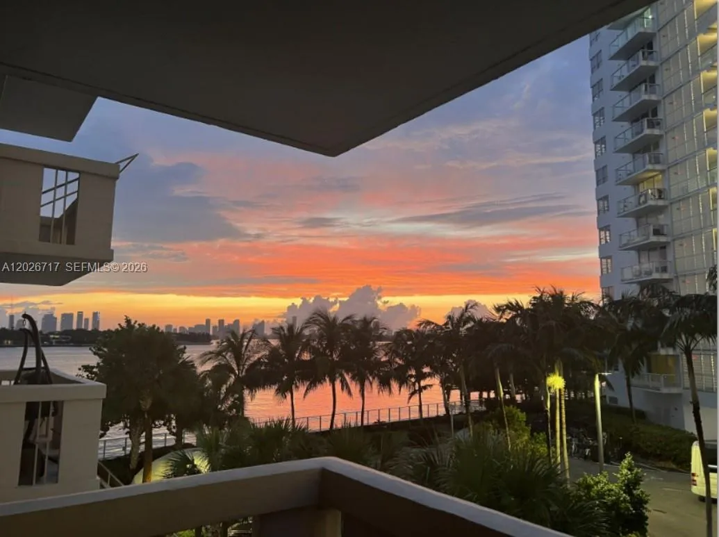 Foto de propiedad en 800 West Avenue 342, Miami Beach, FL 33139 Miami Beach con MLS# 