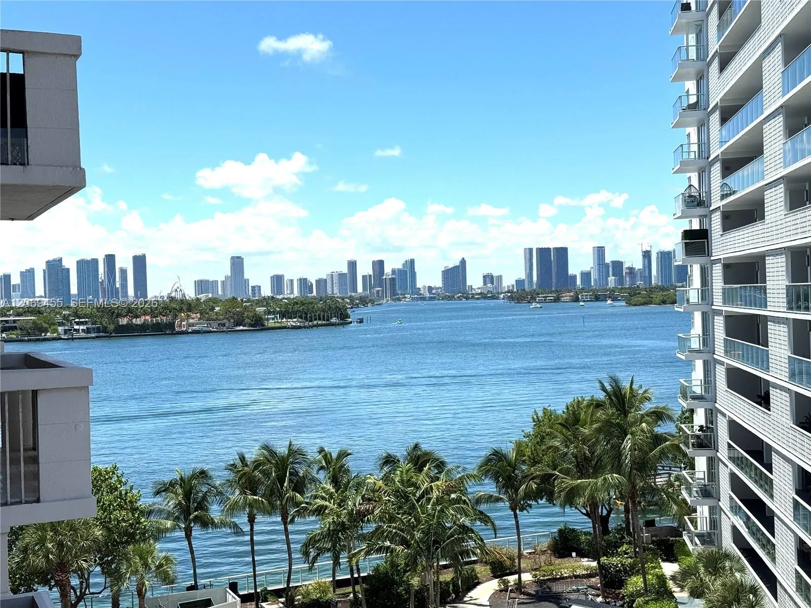 Foto de propiedad en 800 West Avenue 734, Miami Beach, FL 33139 Miami Beach con MLS# 