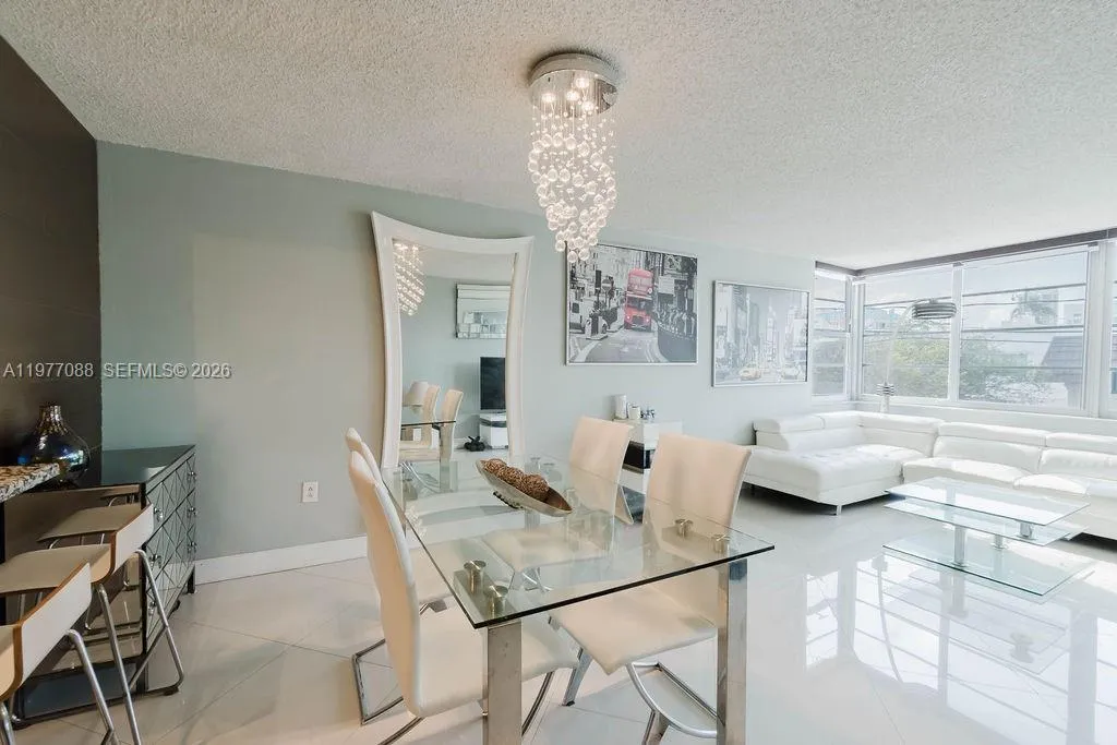 Foto de propiedad en 8000 Harding Avenue 2B, Miami Beach, FL 33141 Miami Beach con MLS# 