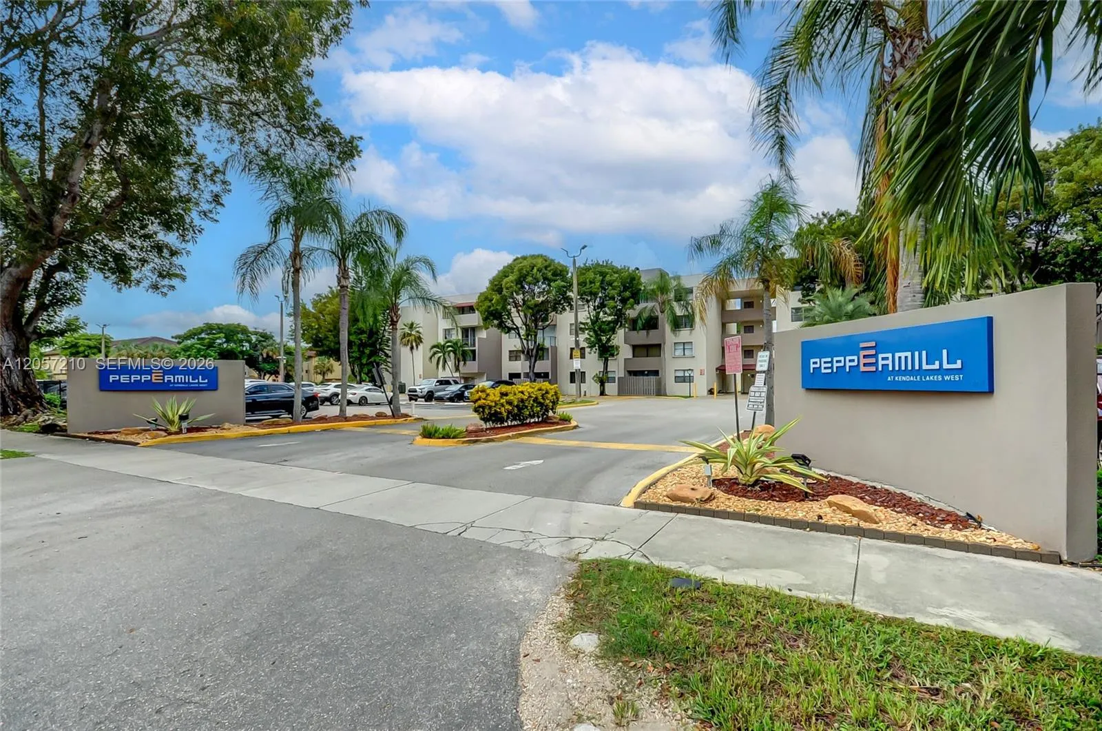 Foto de propiedad en 8000 SW 149th Avenue A308, Miami, FL 33193 Miami con MLS# 