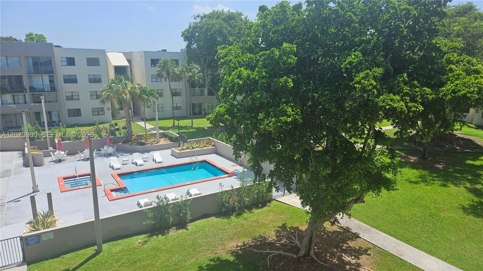 Foto de propiedad en 8000 SW 149th Avenue A411, Miami, FL 33193 Miami con MLS# 