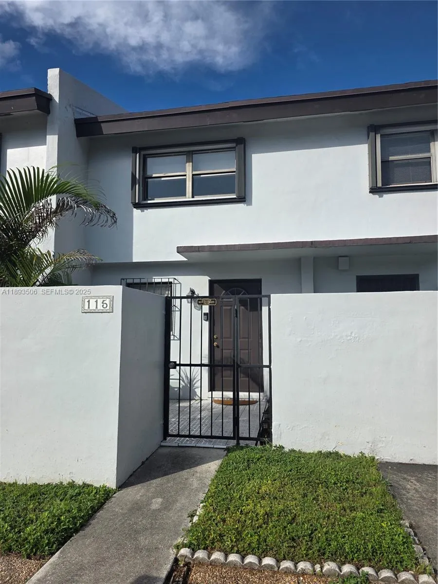 Foto de propiedad en 8000 SW 152nd Avenue 115, Miami, FL 33193 Miami con MLS# 