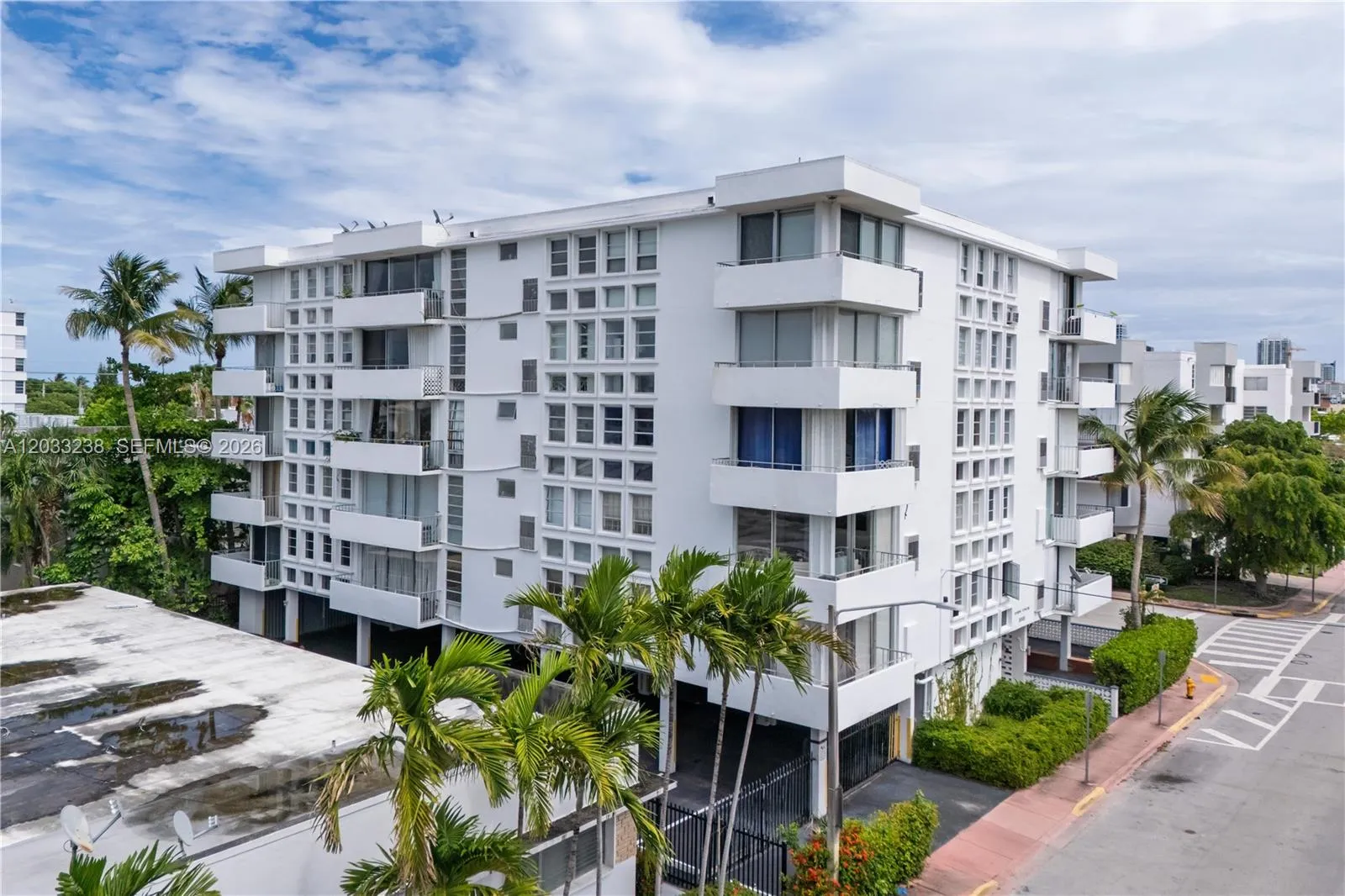 Foto de propiedad en 8001 Byron Avenue 3C, Miami Beach, FL 33141 Miami Beach con MLS# 