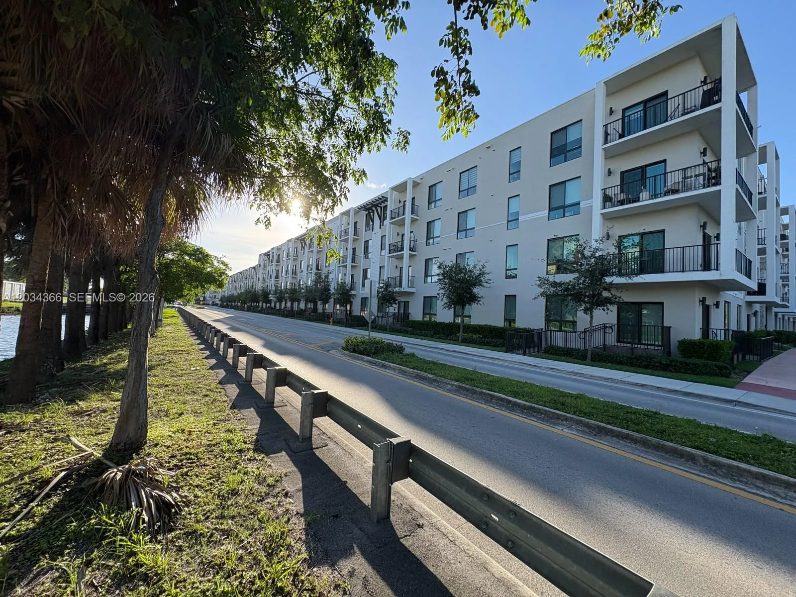 Foto de propiedad en 8001 NW 41st Street 205, Doral, FL 33166 Doral con MLS# 