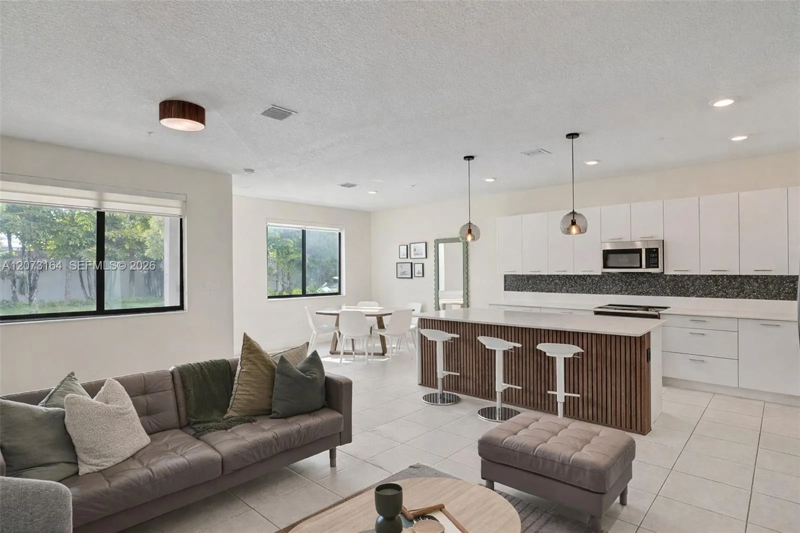 Foto de propiedad en 8001 NW 41st Street F-109, Doral, FL 33166 Doral con MLS# 