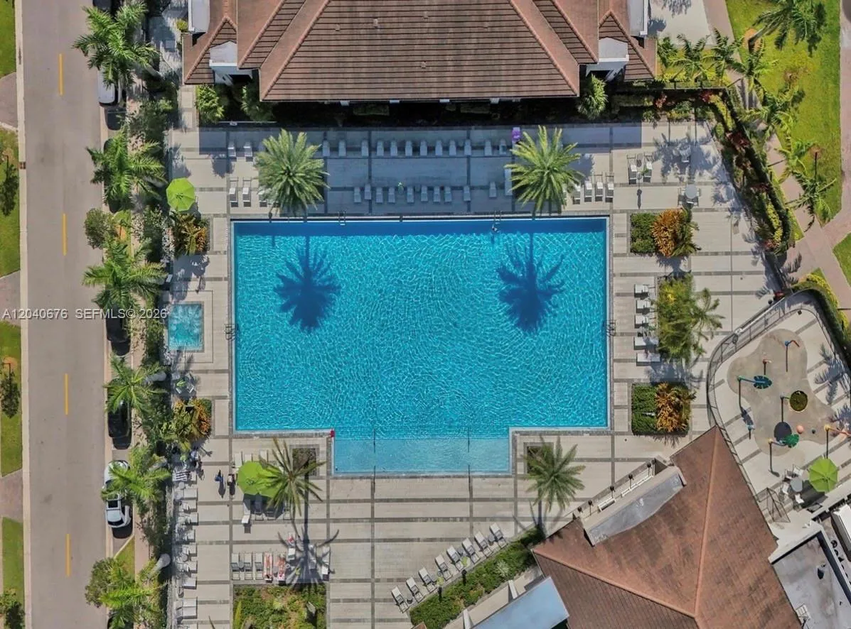 Foto de propiedad en 8001 NW 41st Street F-113, Doral, FL 33166 Doral con MLS# 
