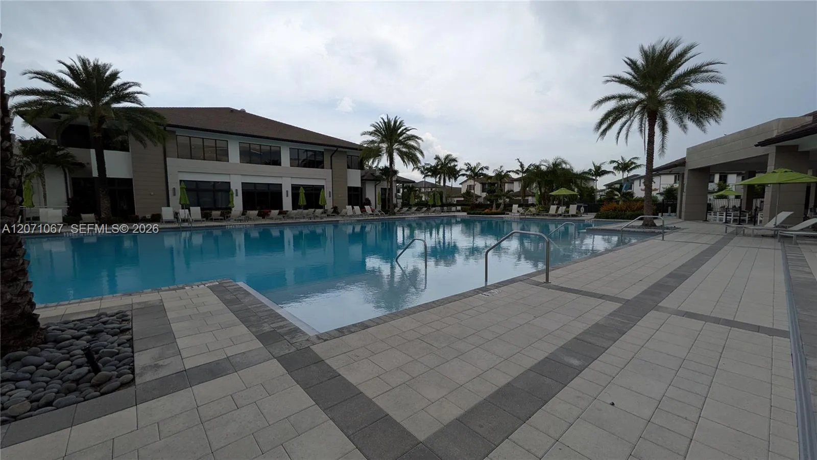 Foto de propiedad en 8001 NW 41st Street F-204, Doral, FL 33166 Doral con MLS# 