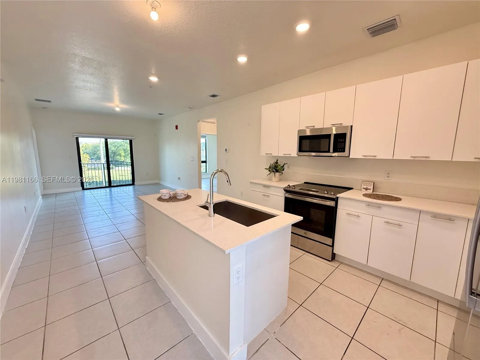 Vendido 8001 NW 41st Street F202, Doral, FL 33166, Doral, FL 33166