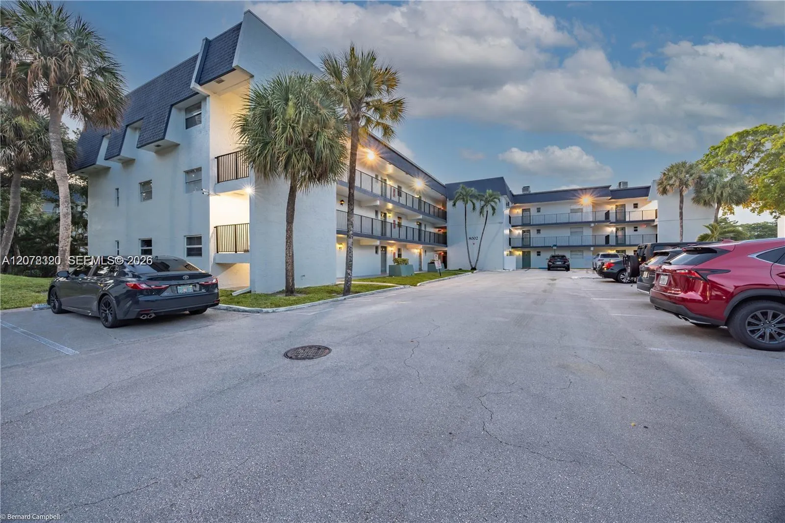 Foto de propiedad en 8002 Lagos De Campo Boulevard B-101, Tamarac, FL 33321 Tamarac con MLS# 