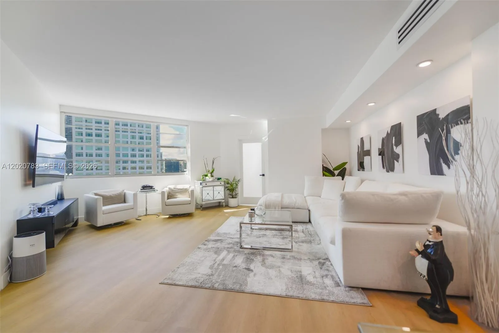 Foto de propiedad en 801 Brickell Bay Drive 1962, Miami, FL 33131 Miami con MLS# 