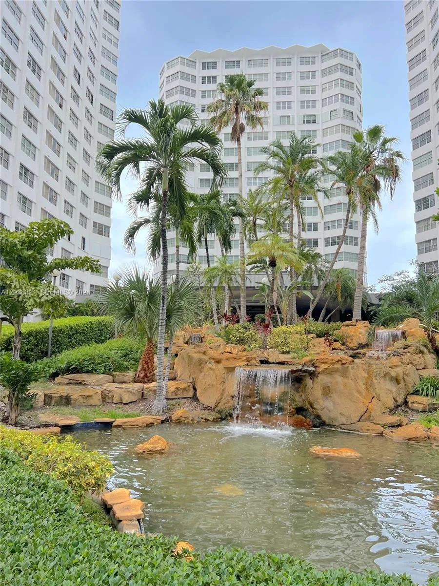 Foto de propiedad en 801 Brickell Bay Drive 364, Miami, FL 33131 Miami con MLS#