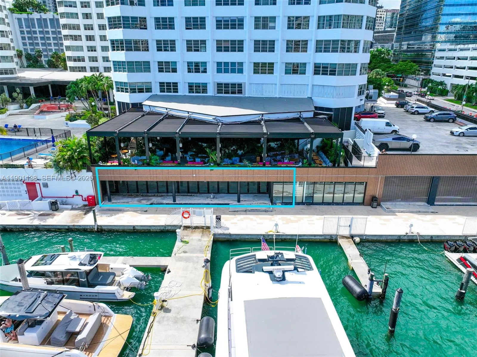 Foto de propiedad en 801 Brickell Bay Drive 4C042, Miami, FL 33131 Miami con MLS# 