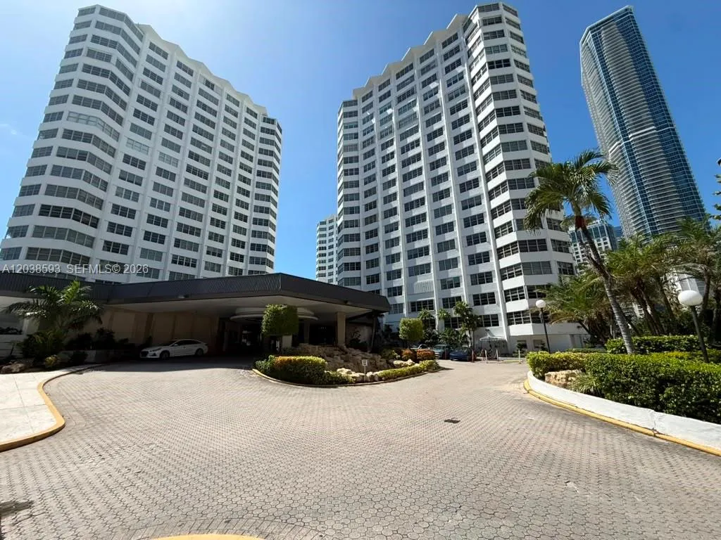 Foto de propiedad en 801 Brickell Bay Drive 765, Miami, FL 33131 Miami con MLS#