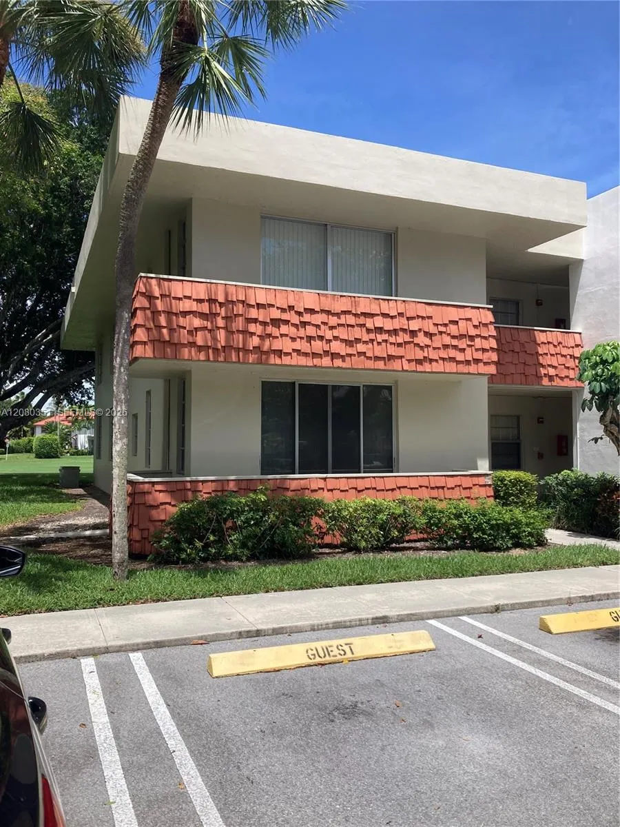 Foto de propiedad en 801 Cypress Boulevard 108C, Pompano Beach, FL 33069 Pompano Beach con MLS# 