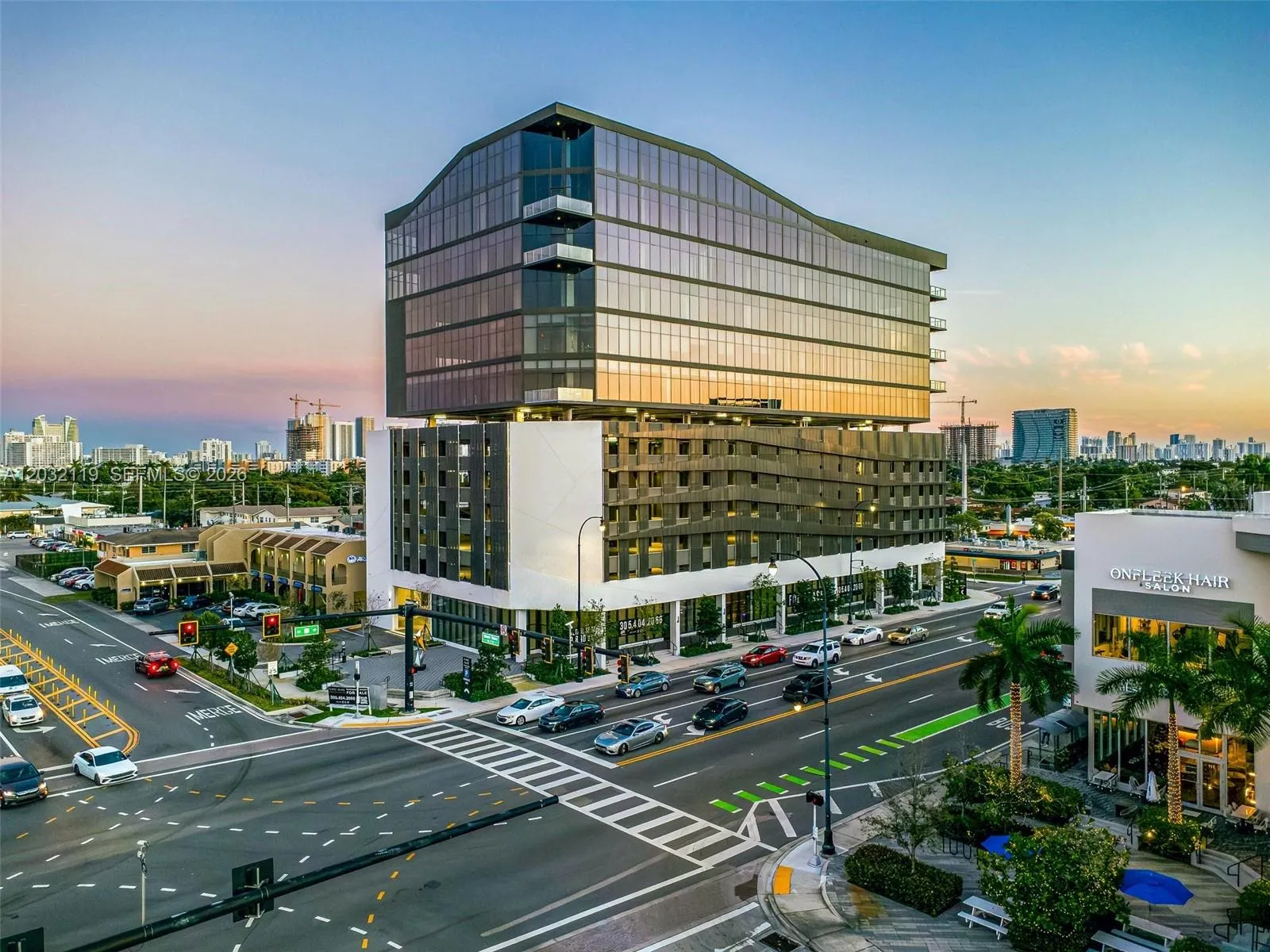 Foto de propiedad en 801 N Federal Highway 1105, Hallandale Beach, FL 33009 Hallandale Beach con MLS# 