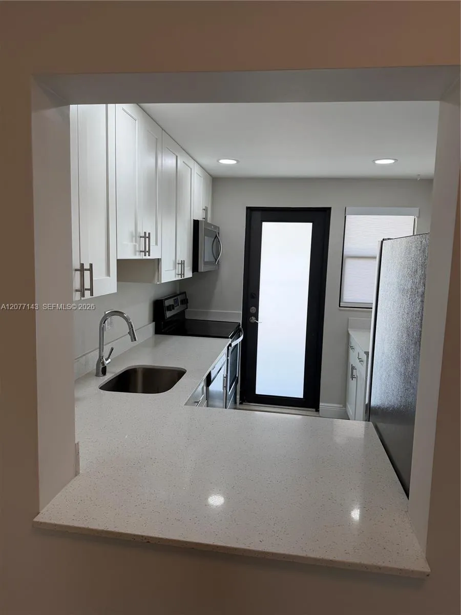 Foto de propiedad en 801 N Ocean Boulevard 702, Pompano Beach, FL 33062 Pompano Beach con MLS# 