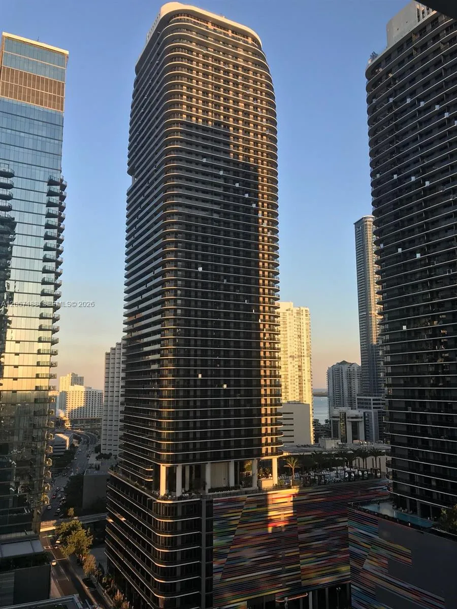 Foto de propiedad en 801 S Miami Avenue 1705, Miami, FL 33131 Miami con MLS#