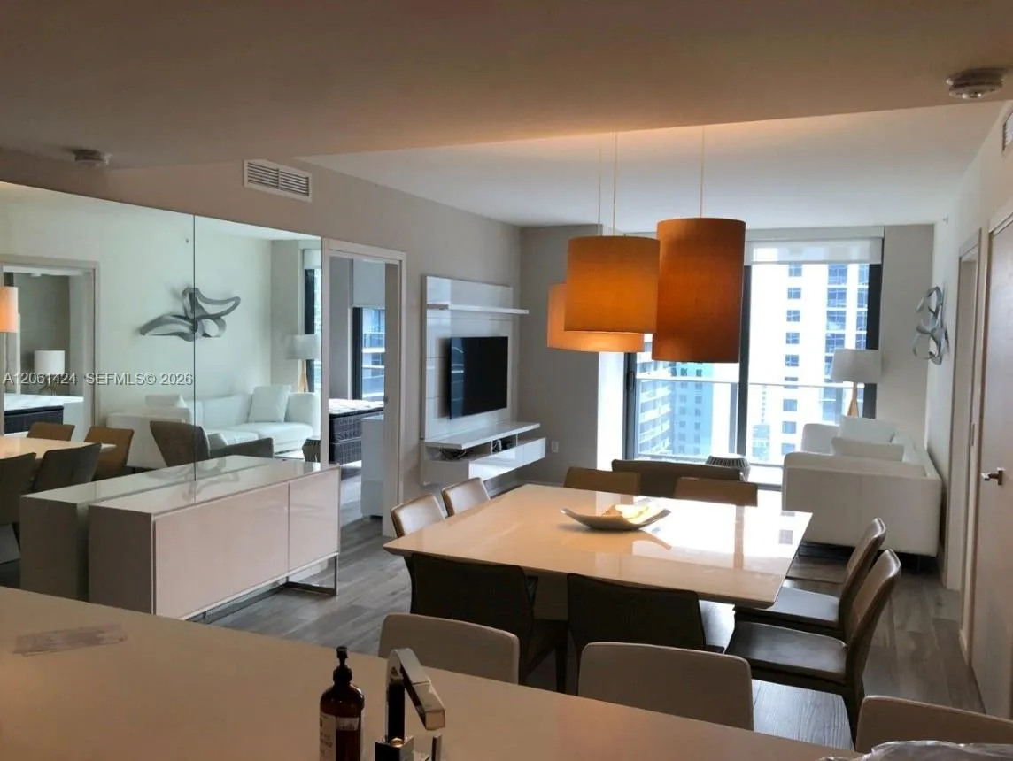 Foto de propiedad en 801 S Miami Avenue 1910, Miami, FL 33130 Miami con MLS#