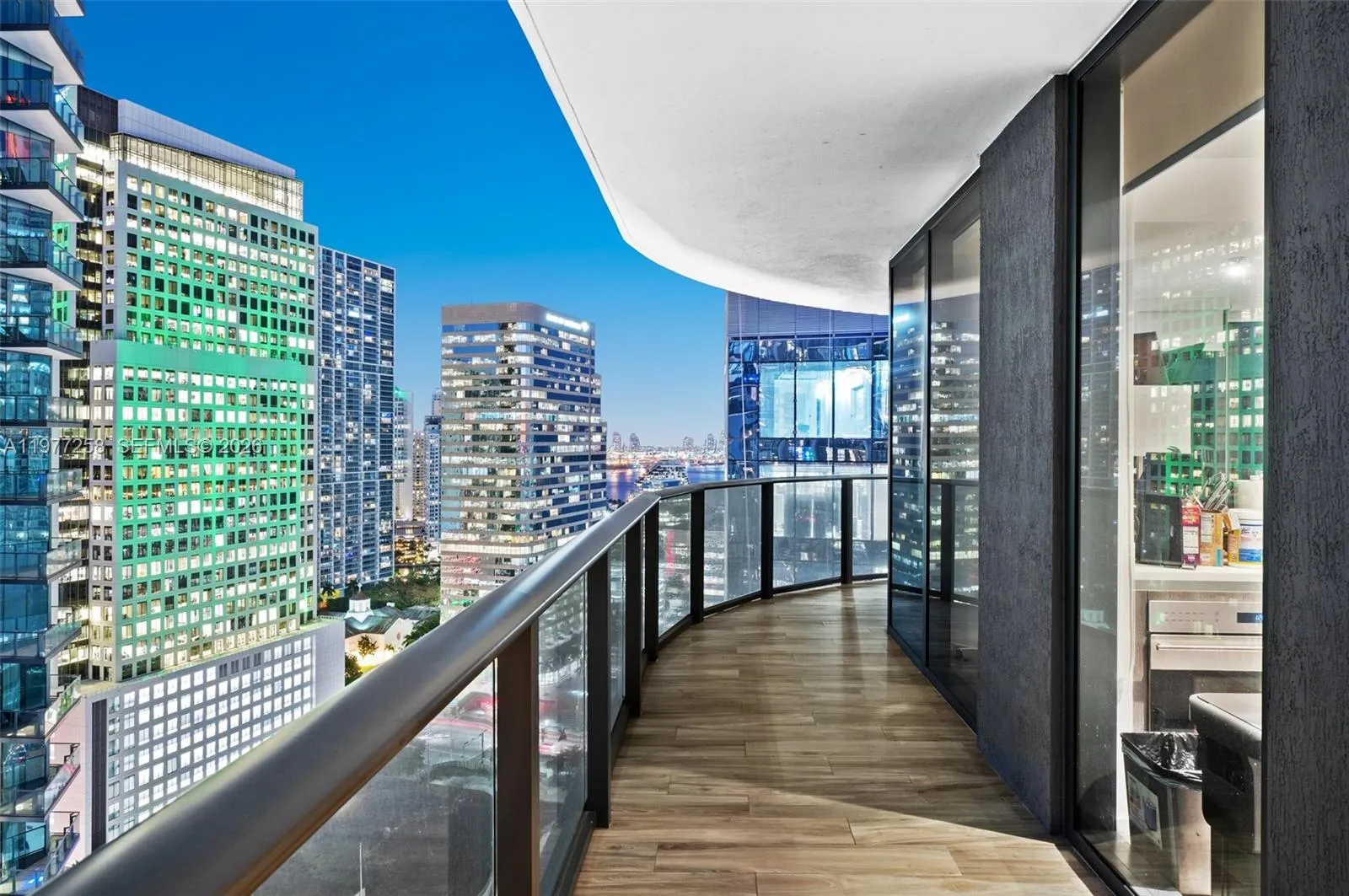 Foto de propiedad en 801 S Miami Avenue 2705, Miami, FL 33130 Miami con MLS# 