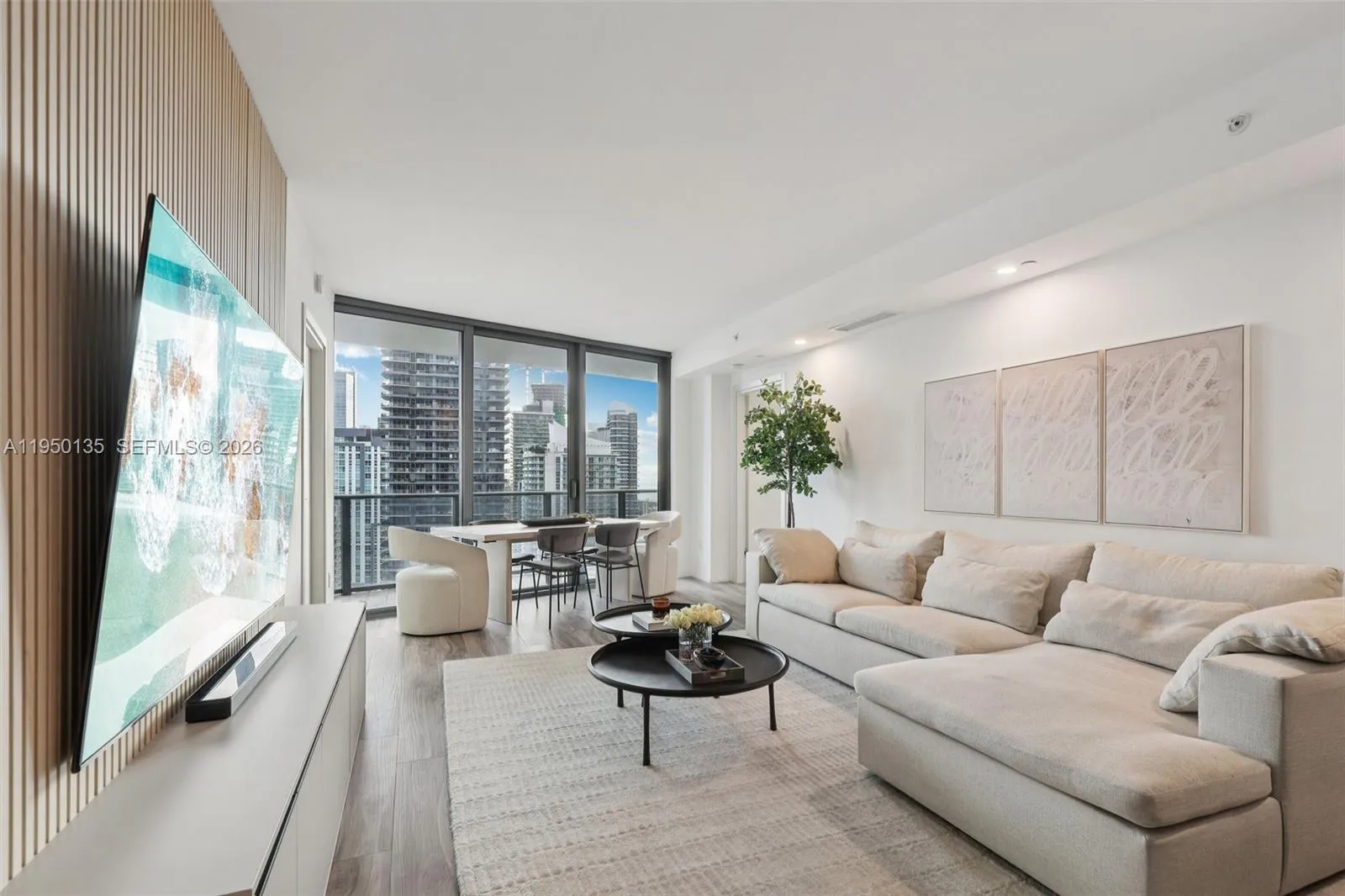 Foto de propiedad en 801 S Miami Avenue 3802, Miami, FL 33130 Miami con MLS# 