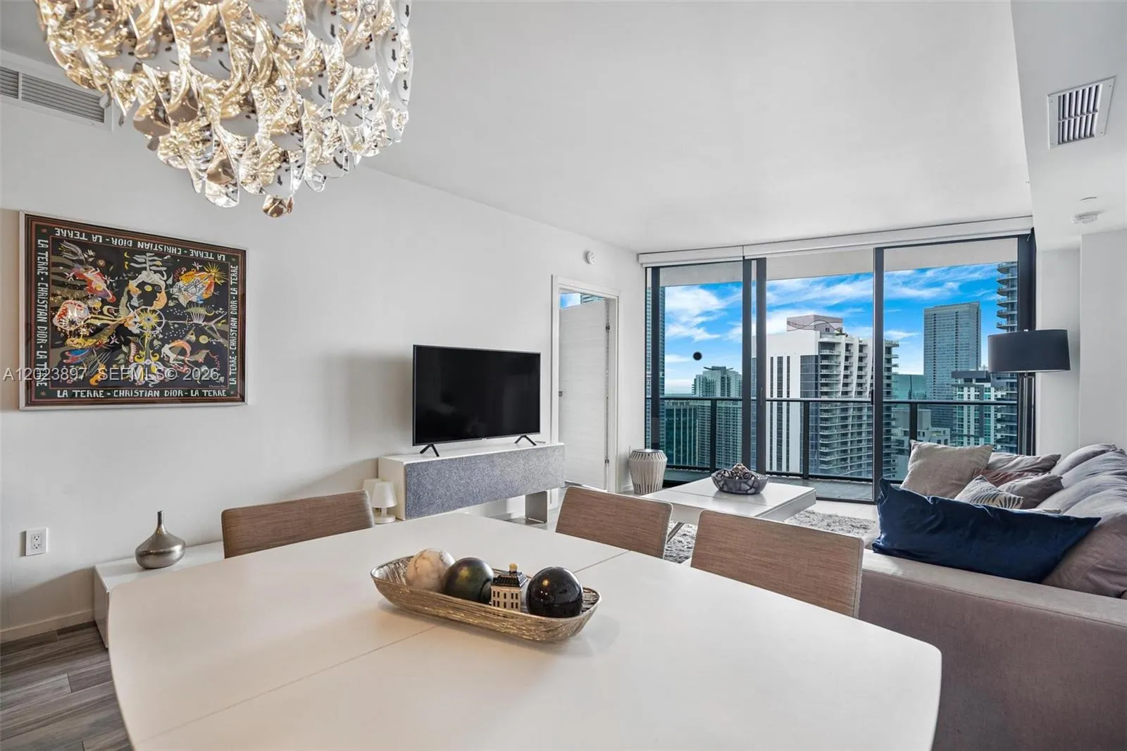 Foto de propiedad en 801 S Miami Avenue 4302, Miami, FL 33130 Miami con MLS# 