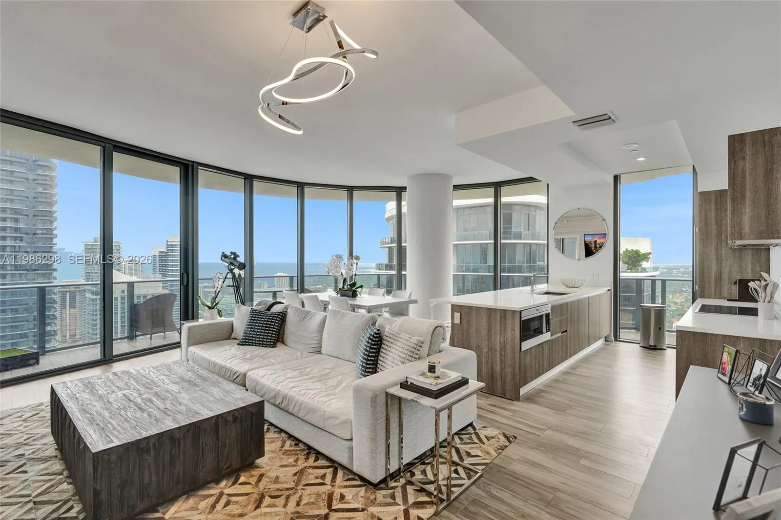 Foto de propiedad en 801 S Miami Avenue 4901, Miami, FL 33130 Miami con MLS# 