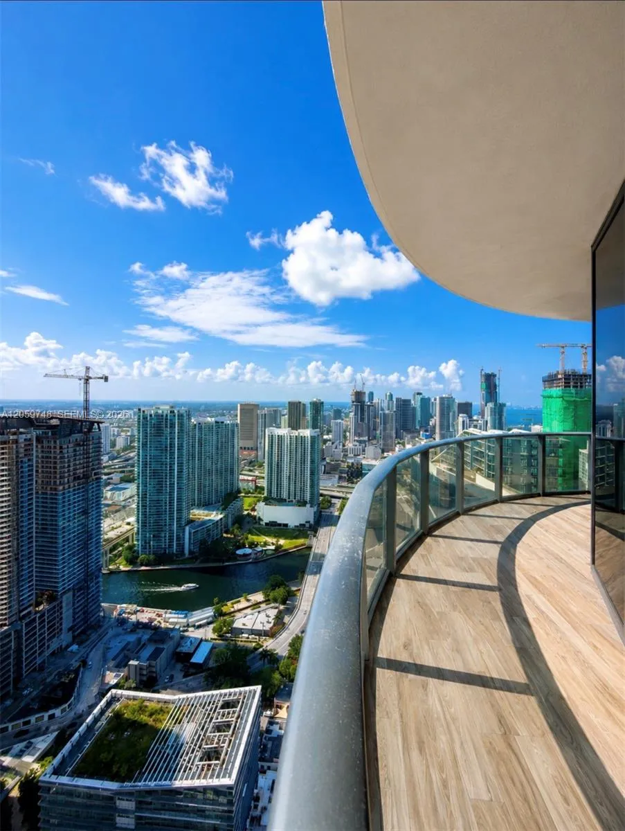 Foto de propiedad en 801 S Miami Avenue 5509, Miami, FL 33130 Miami con MLS# 