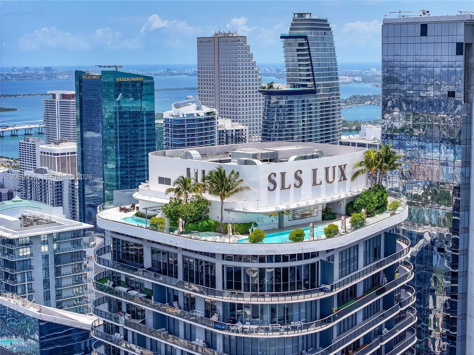 Foto de propiedad en 801 S Miami Avenue PH5801, Miami, FL 33130 Miami con MLS# 
