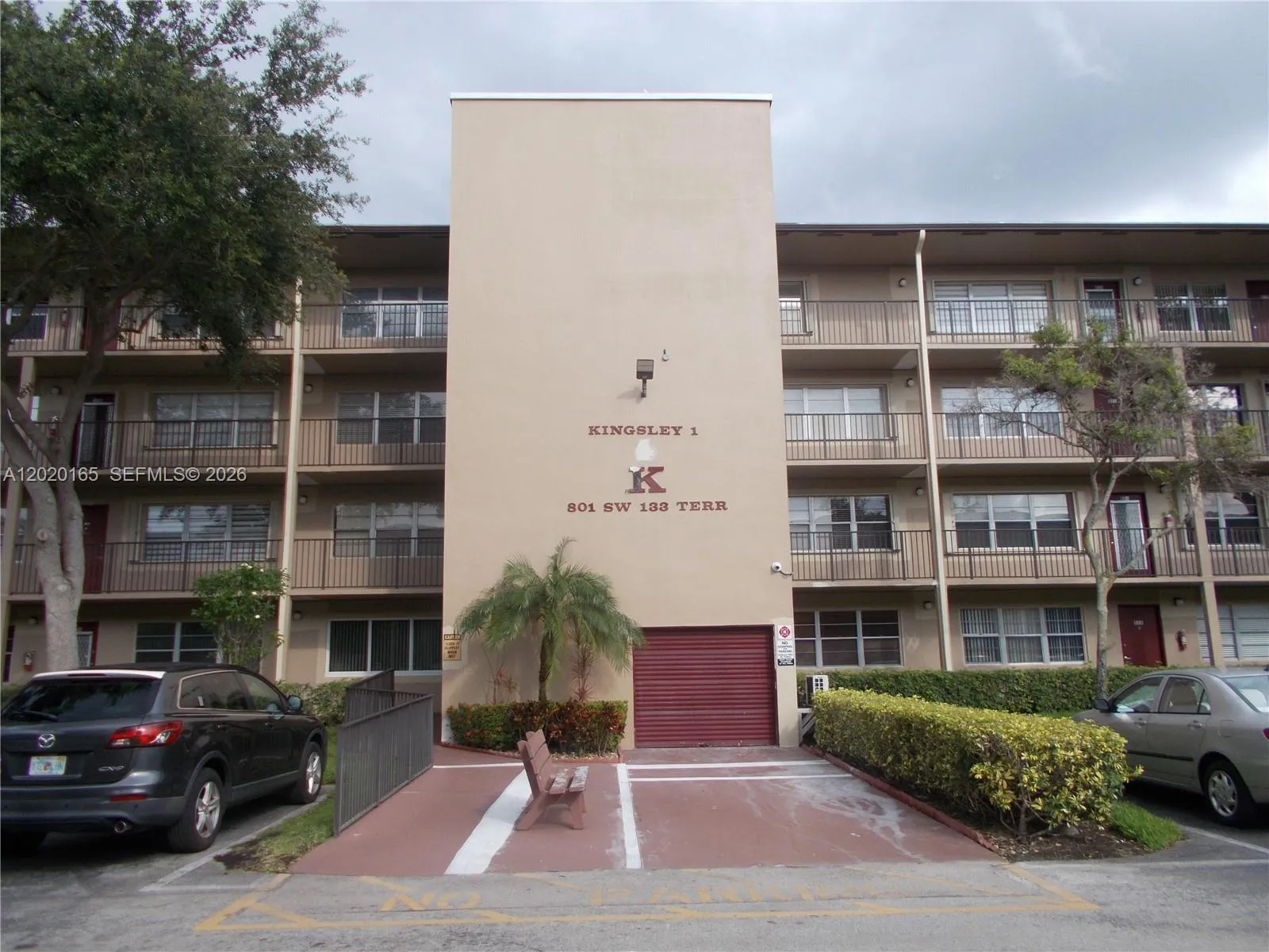 Foto de propiedad en 801 SW 133rd Terrace 110K, Pembroke Pines, FL 33027 Pembroke Pines con MLS# 