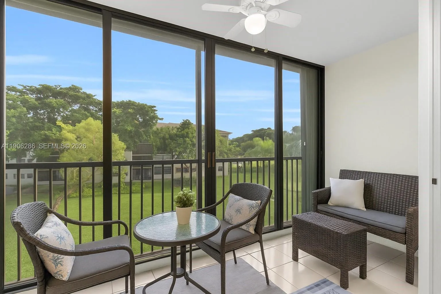 Foto de propiedad en 801 SW 138th Avenue 310E, Pembroke Pines, FL 33027 Pembroke Pines con MLS# 