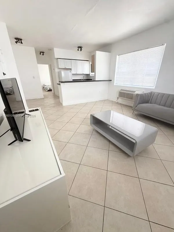 Foto de propiedad en 8011 Abbott Avenue 4, Miami Beach, FL 33141 Miami Beach con MLS# 