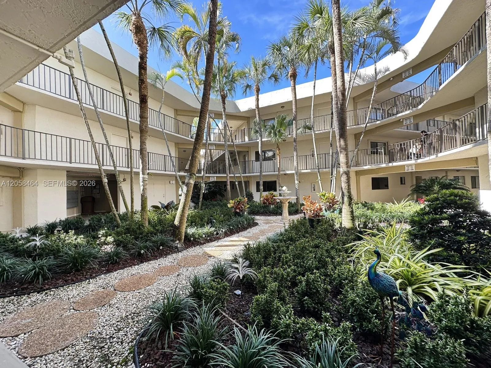Foto de propiedad en 8015 SW 107th Avenue 222, Miami, FL 33173 Miami con MLS# 