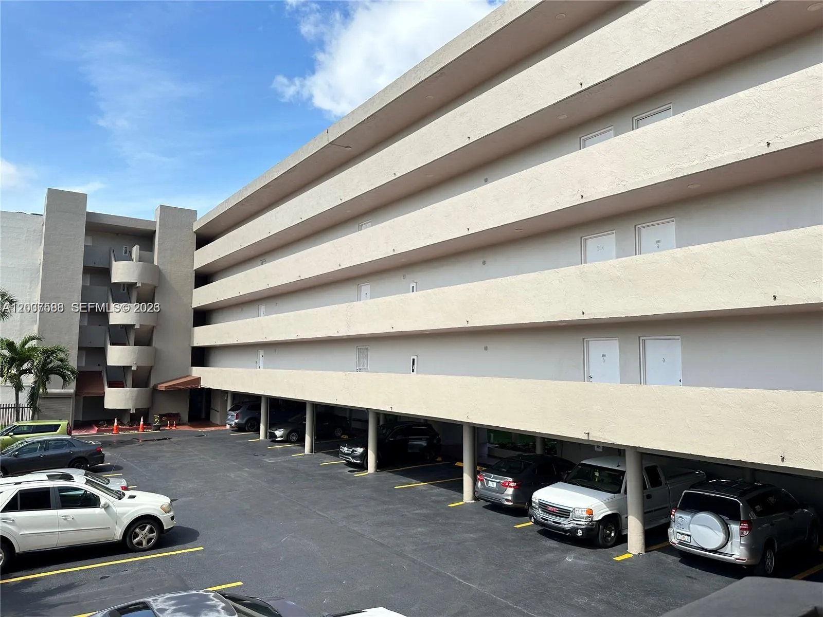 Foto de propiedad en 802 NW 87th Avenue 315, Miami, FL 33172 Miami con MLS# 