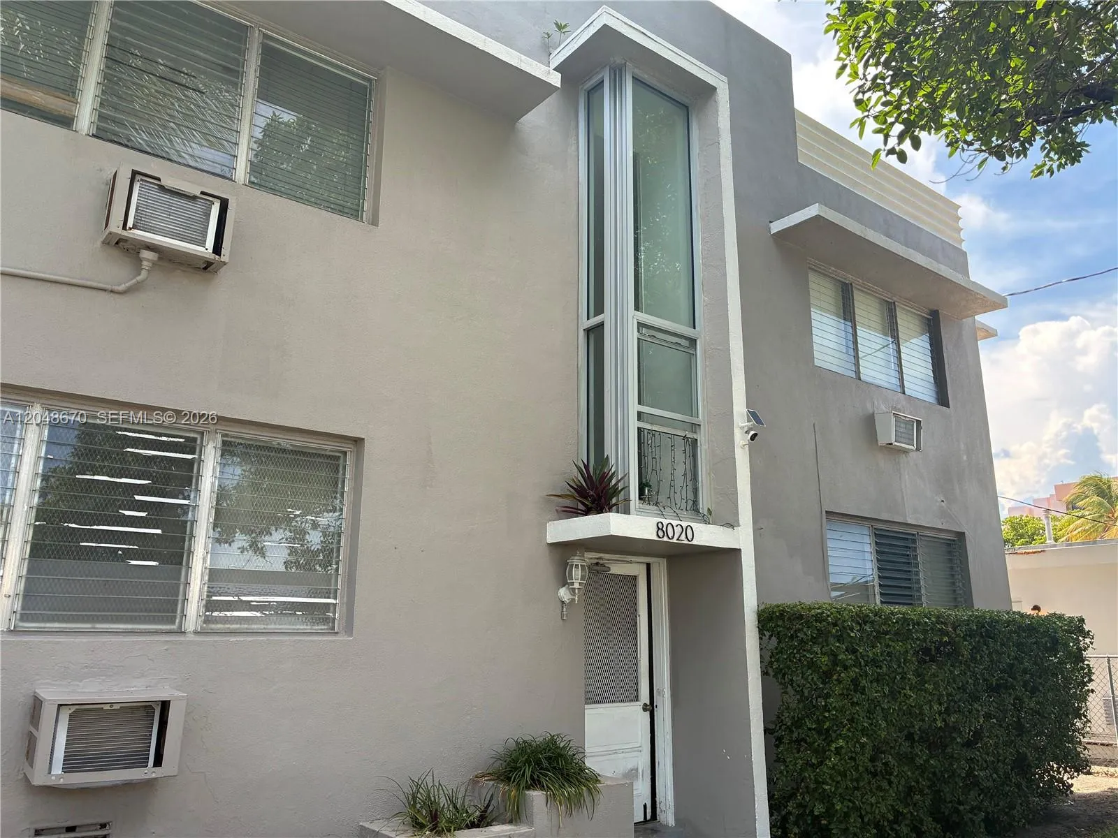 Foto de propiedad en 8020 Abbott Avenue 6, Miami Beach, FL 33141 Miami Beach con MLS# 