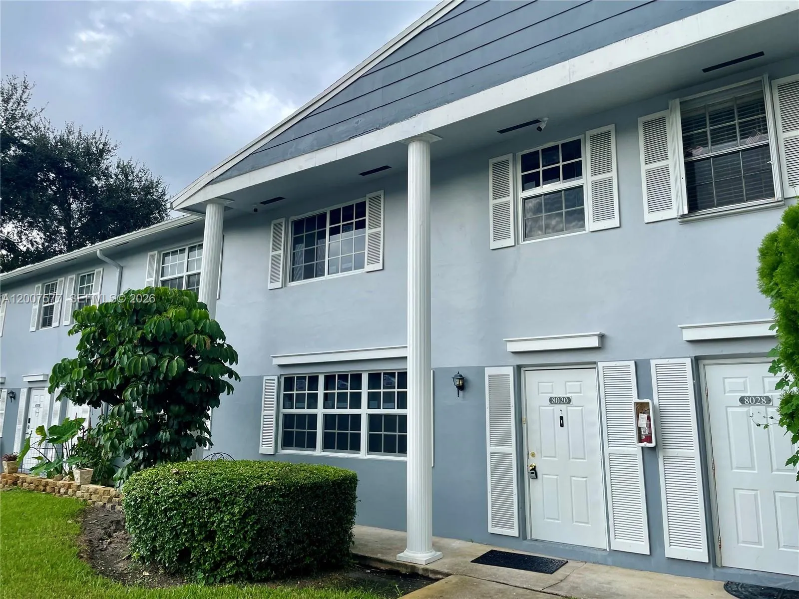 Foto de propiedad en 8020 SW 17th Place 3-5, Davie, FL 33324 Davie con MLS# 