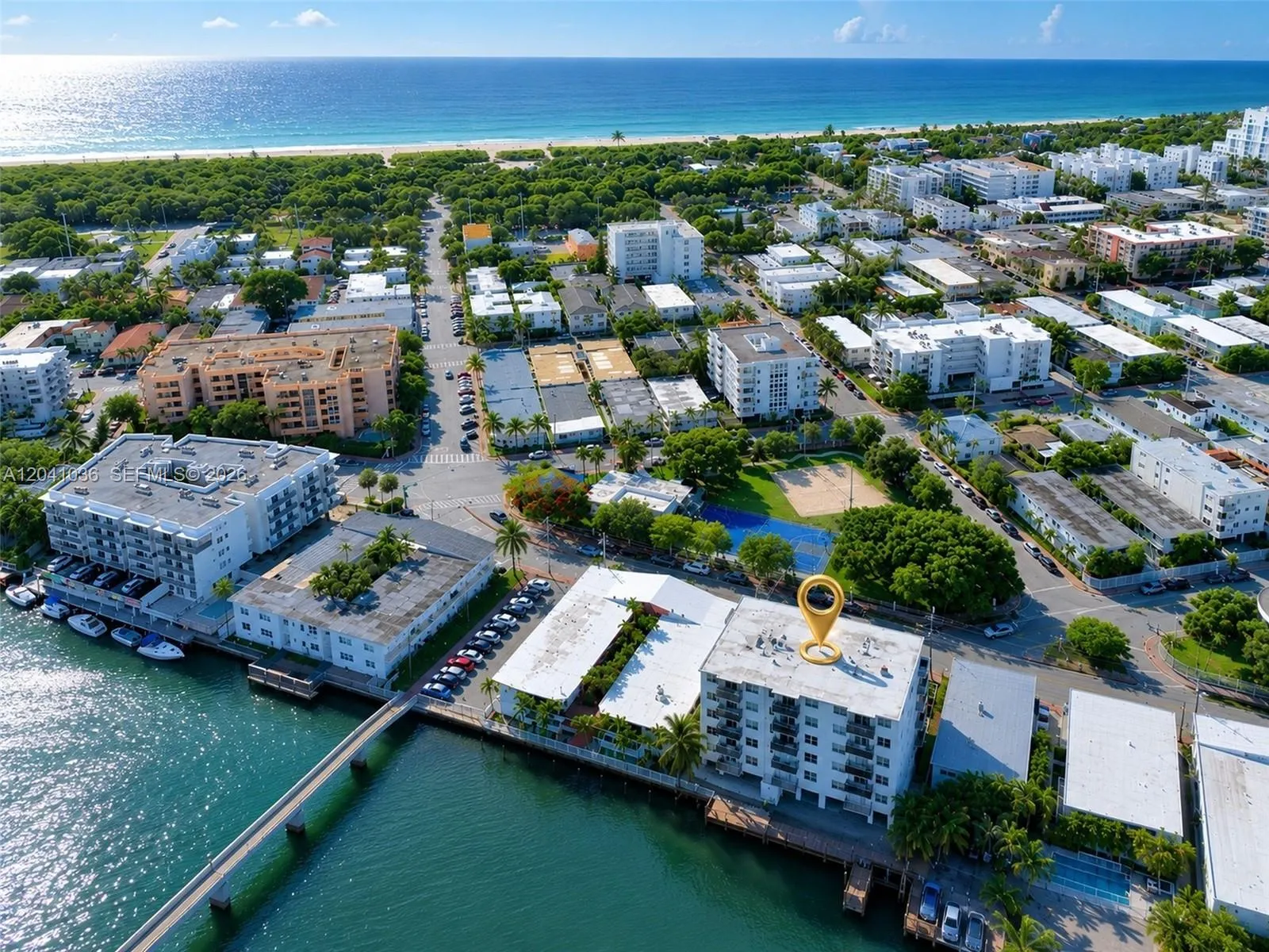 Foto de propiedad en 8024 Tatum Waterway Drive 2B, Miami Beach, FL 33141 Miami Beach con MLS# 