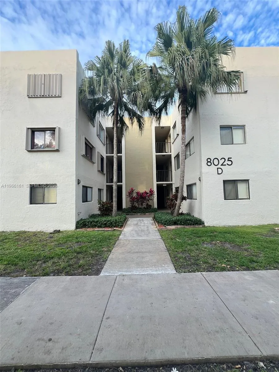 Vendido 8025 SW 107th Avenue 118, Miami, FL 33173, Miami, FL 33173