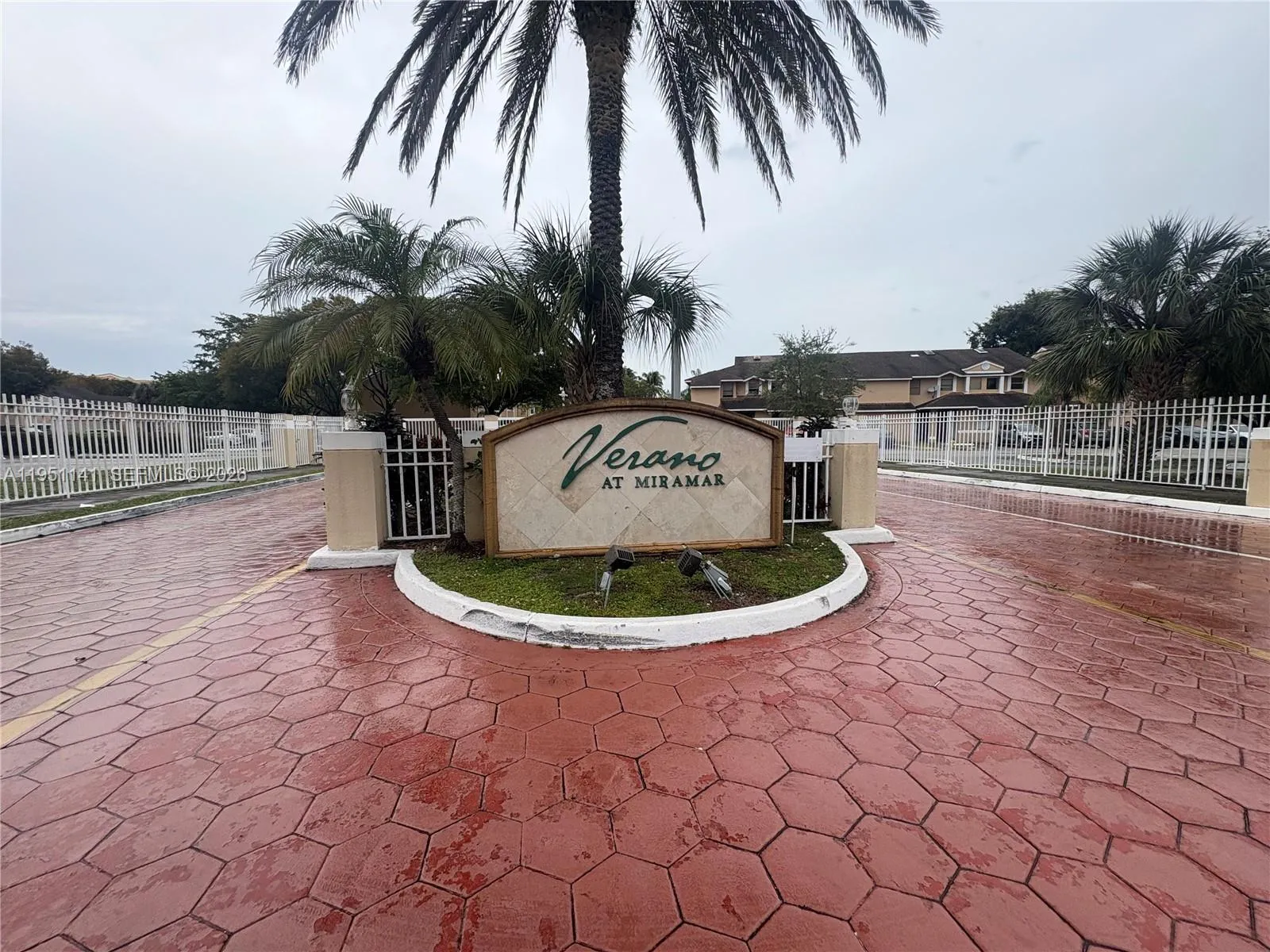 Foto de propiedad en 8026 SW 21st Court 8026, Miramar, FL 33025 Miramar con MLS# 